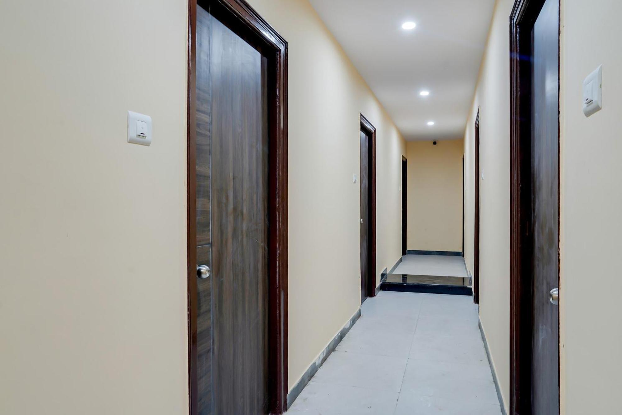 Hotel O Alekhya Residency Cafe Bahar Sururnagar Eksteriør billede