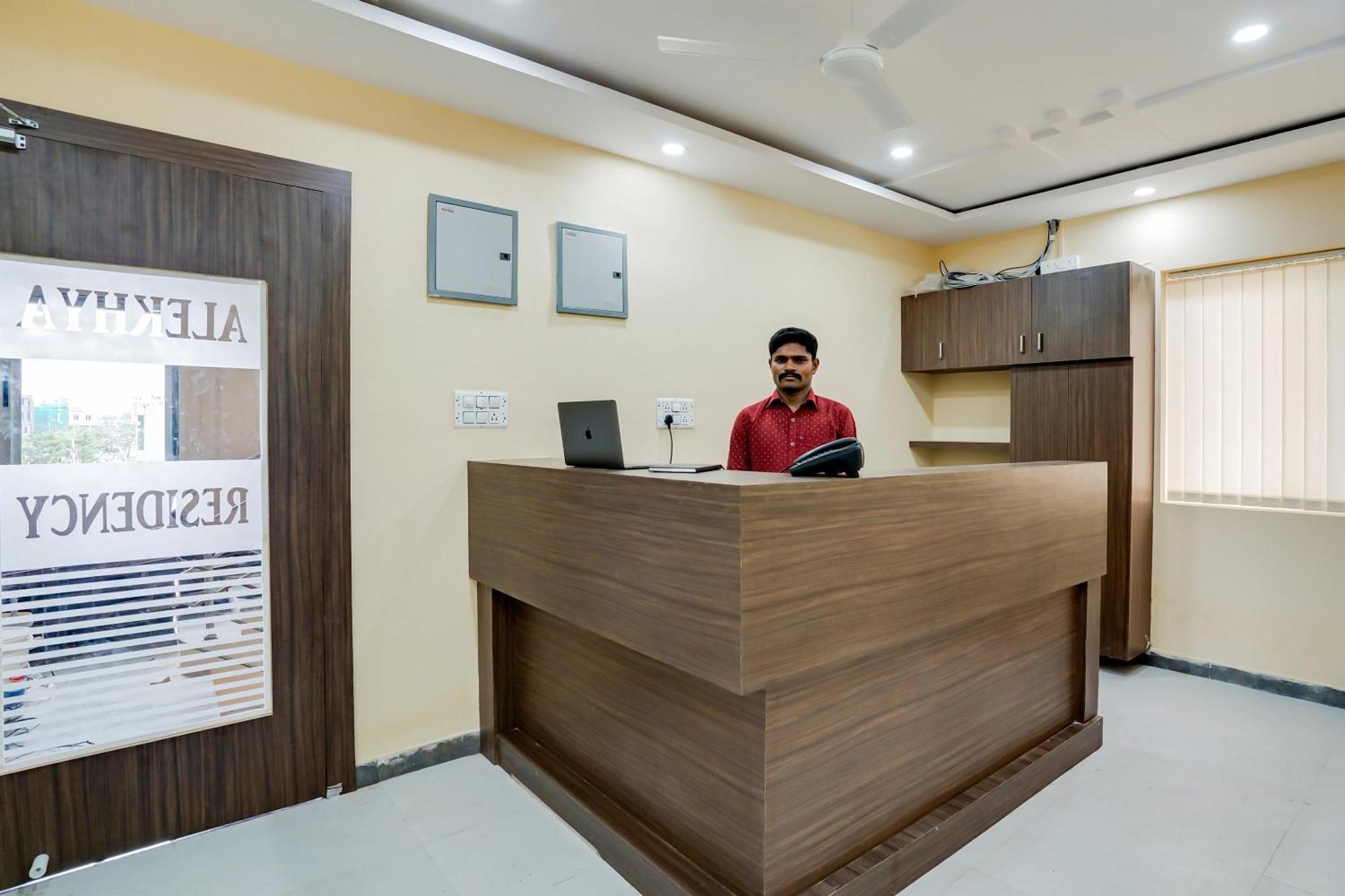 Hotel O Alekhya Residency Cafe Bahar Sururnagar Eksteriør billede