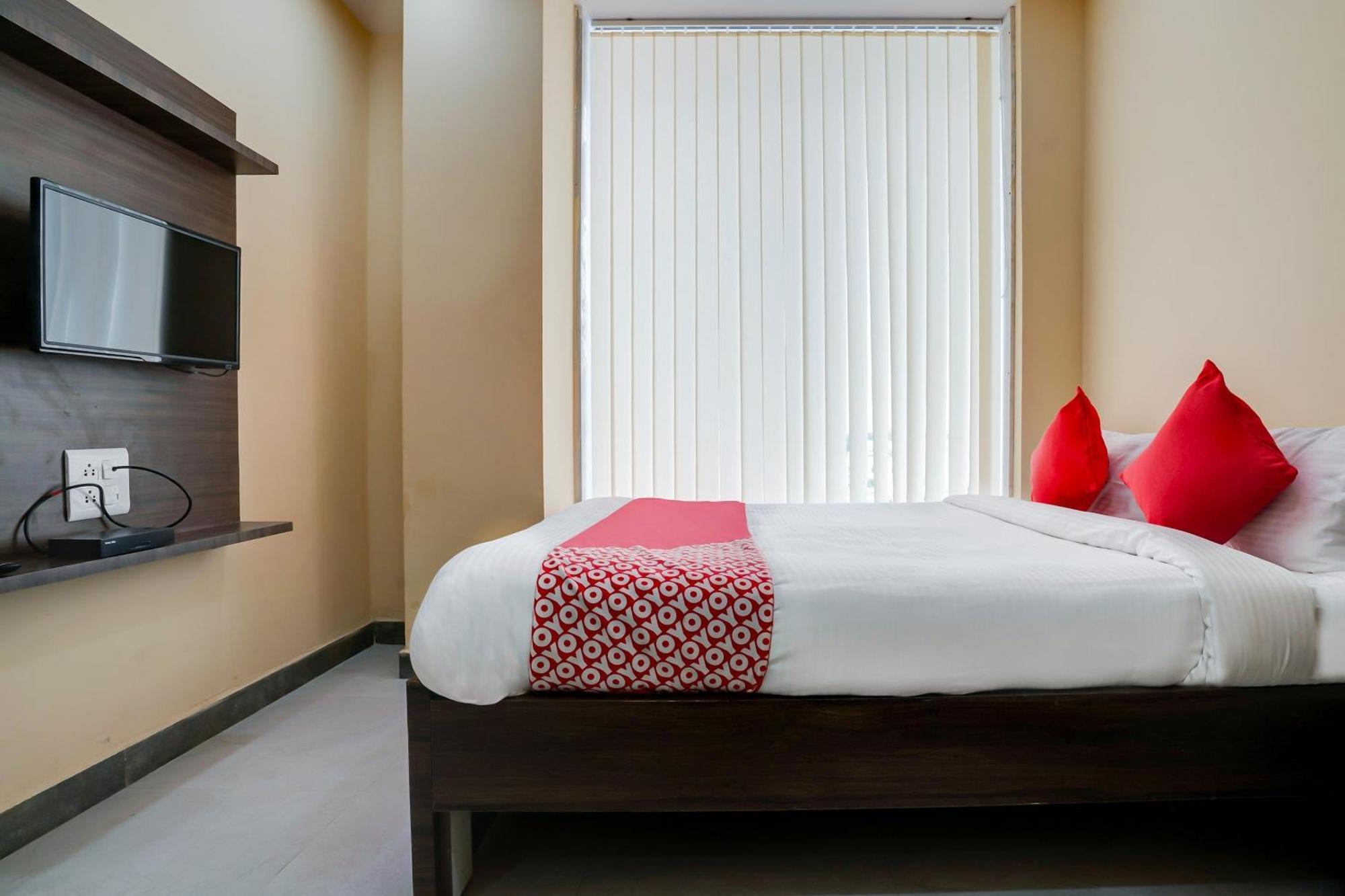 Hotel O Alekhya Residency Cafe Bahar Sururnagar Eksteriør billede